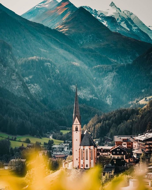 阿尔卑斯山间的一座小镇